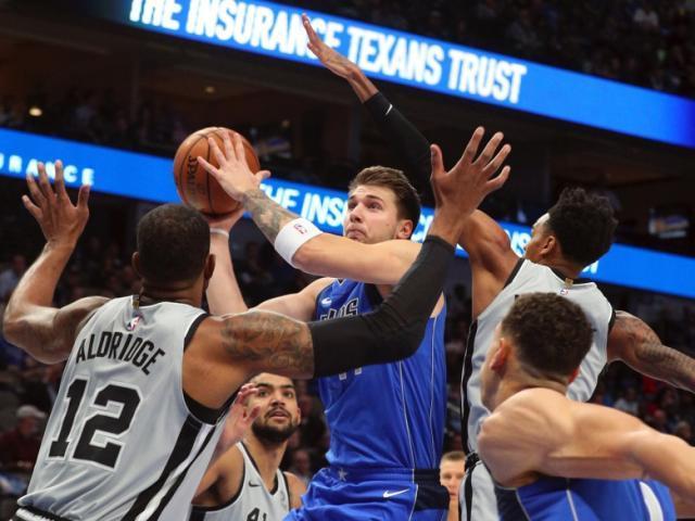  东契奇生涯首个60+三双，独行侠加时险胜马刺  