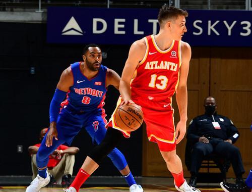  特雷杨超远压哨三分老鹰加时险胜活塞  