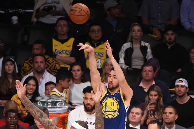  库里三分雨浇灭国王反扑势头获连胜